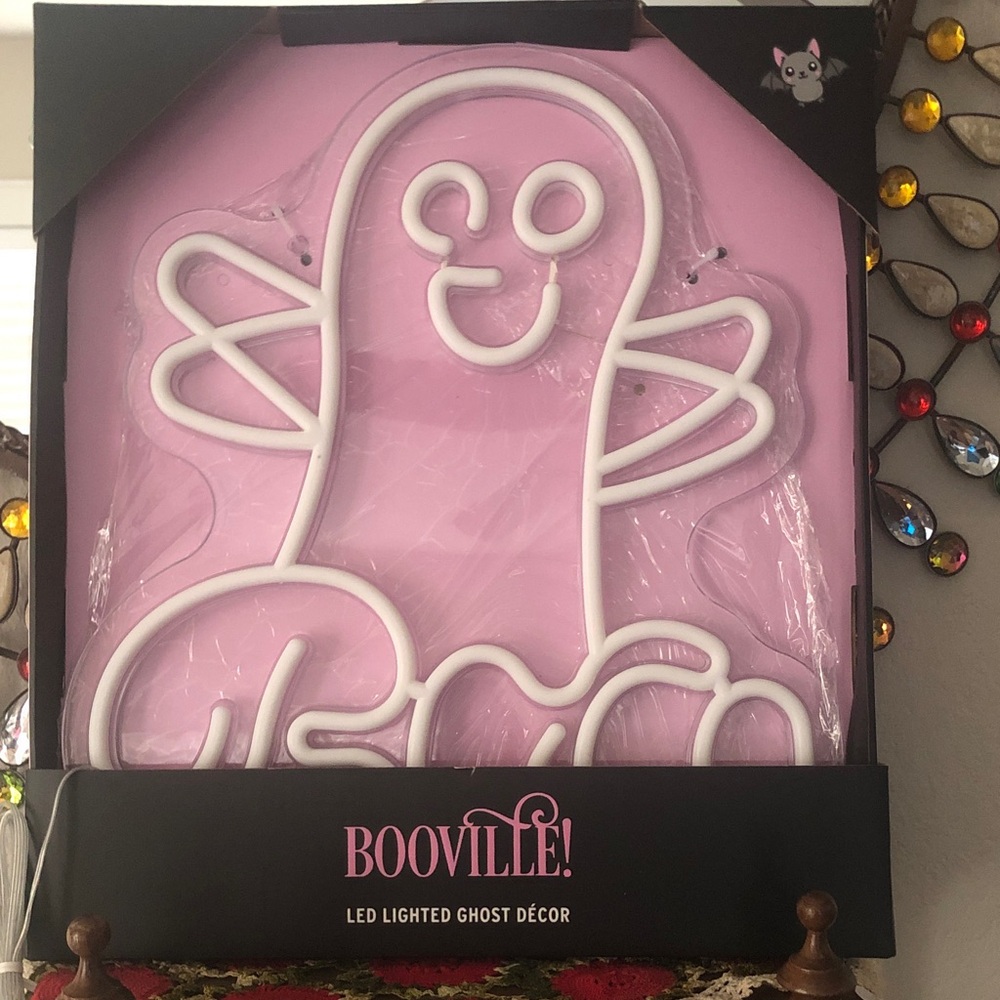 NEW Booville LED Animated Lighted Waving Ghost Halloween Decor